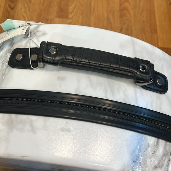 Calpak Baye Gray Milk Marble Round travel Luggage 20” x 19”x17.5” new - Picture 5 of 11